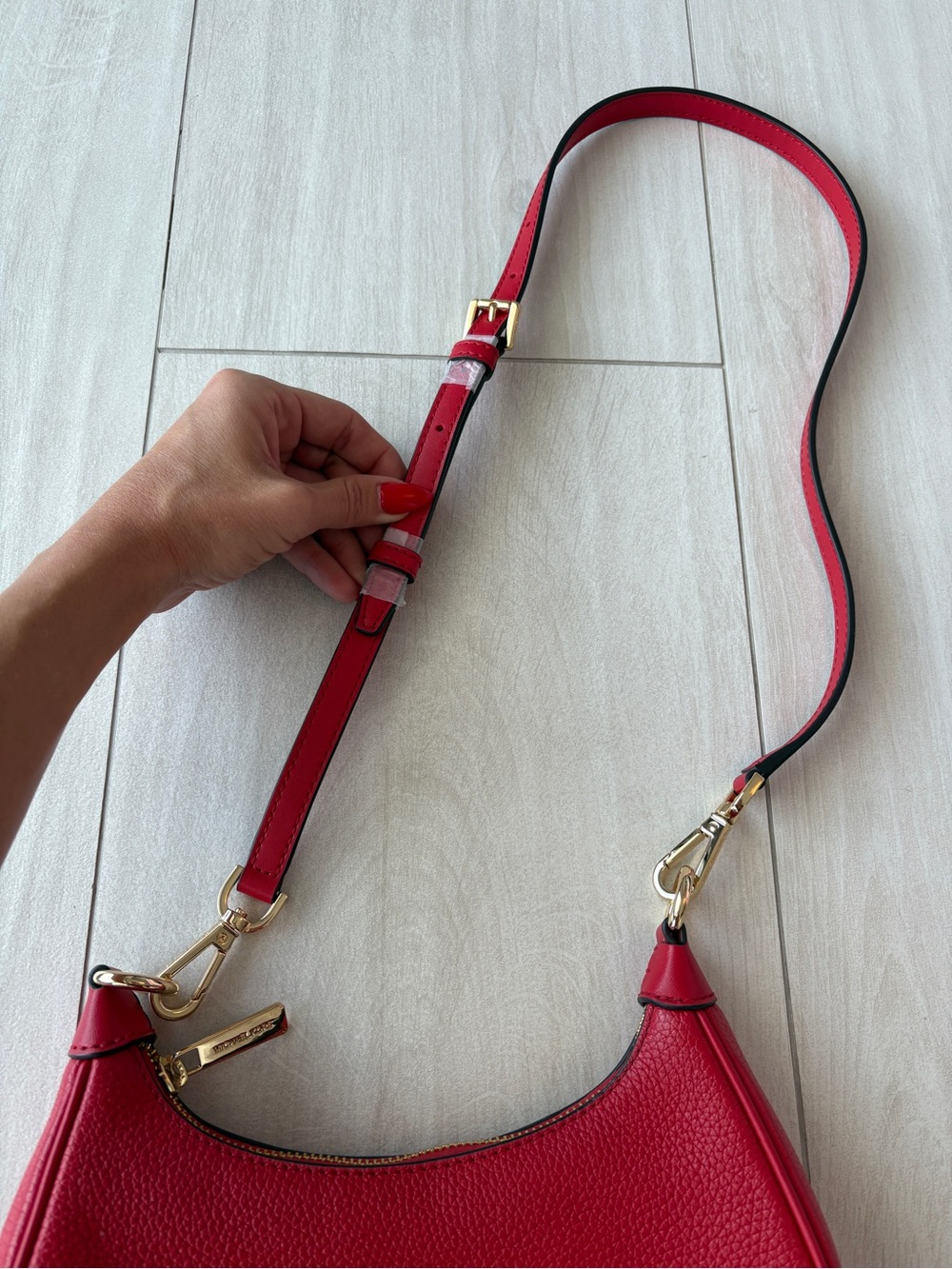 Michael Kors Red Pebbled Leather Shoulder Bag with Gold Chain Accent - Picture 5 of 9